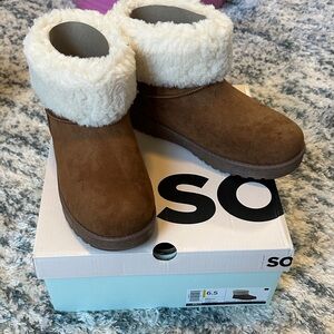 SO Women’s Boots with Cozy Fur Trim